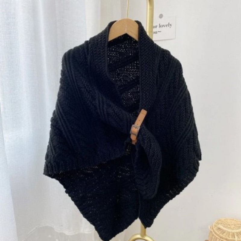 ¡Chal elegante que combina calidez y estilo!