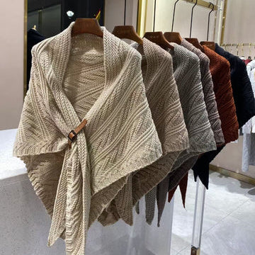 ¡Chal elegante que combina calidez y estilo!