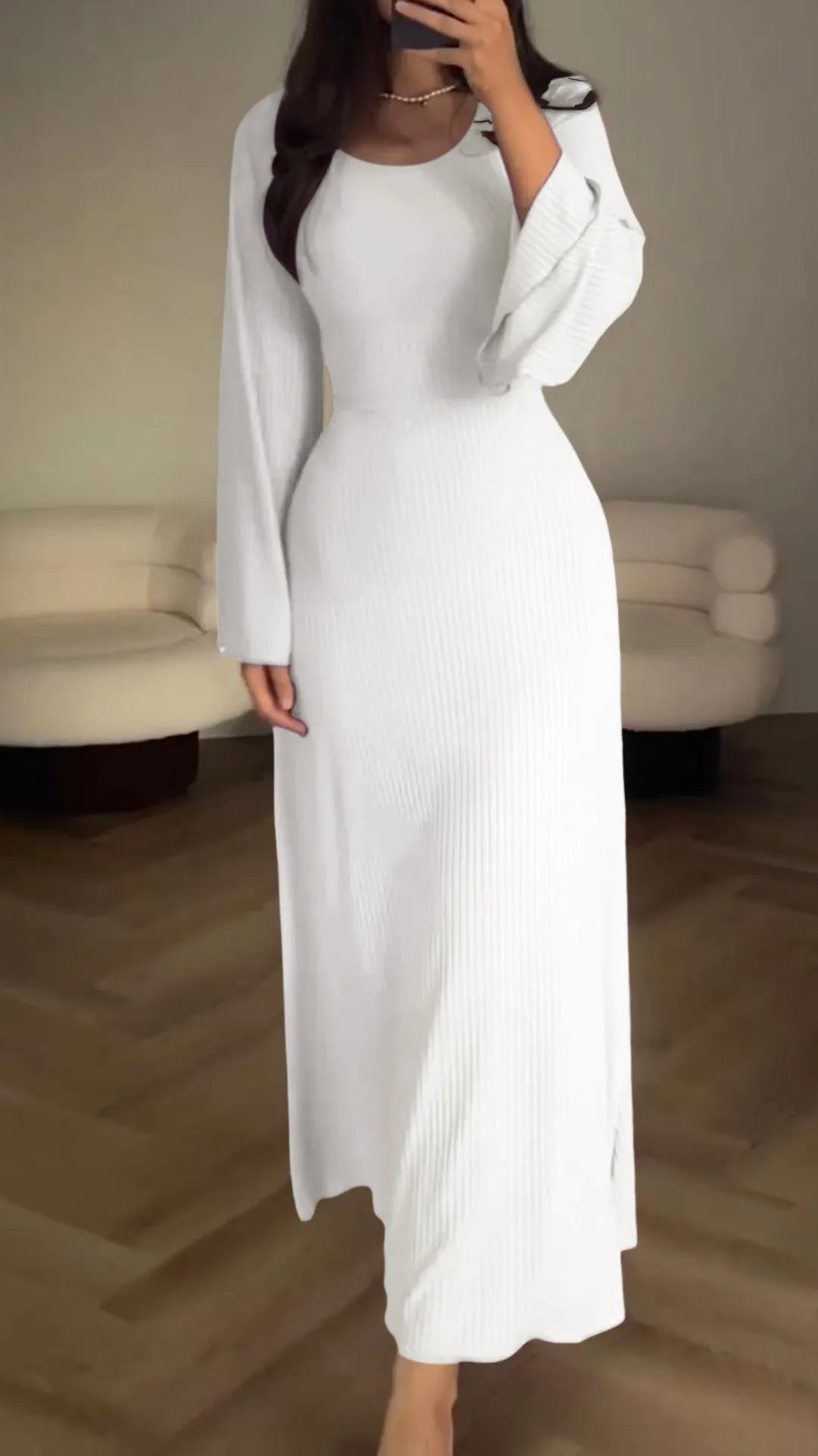 Elegante vestido de punto con cintura anudada