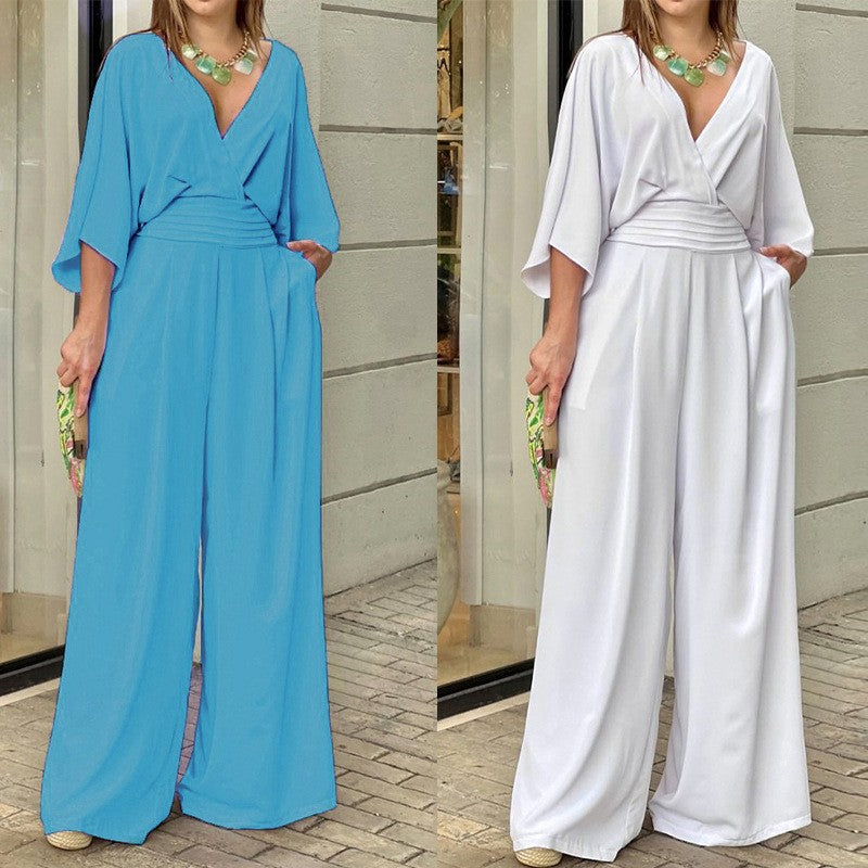 Elegant jumpsuit with V-neck and wide legs